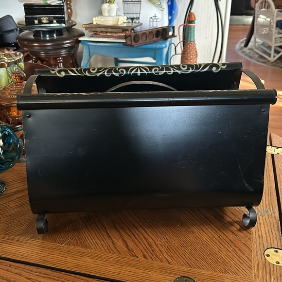 Vintage Black Metal Toleware Magazine Rack with Painted Pheasants - Picture 5 of 8